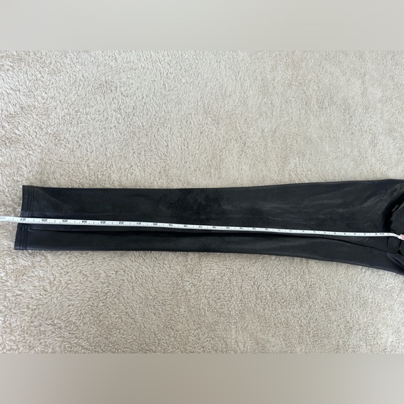 Spanx size medium black shiny leggings - Picture 9 of 9